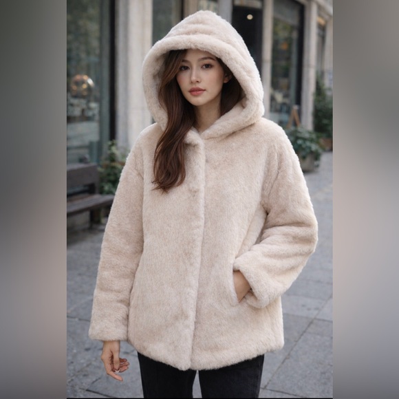 Vintage Jackets & Blazers - Luxury Kopenhagen Fur Like New White Mink Hooded Fur Coat with Crystal Clasps